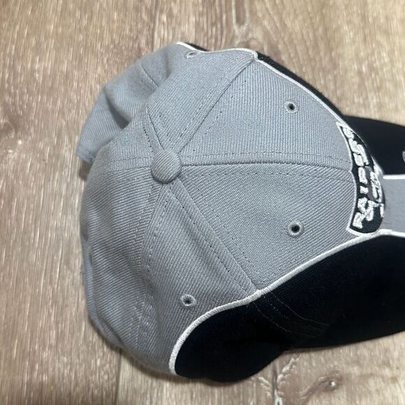 Twins Enterprise Mens Gray Black‎ Los Angeles Raiders NFL Strapback Baseball Hat - Picture 4 of 8